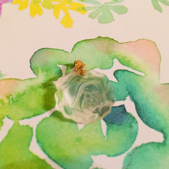 🌹Acrylic Rose Pendant🌹 - Picture 5 of 5